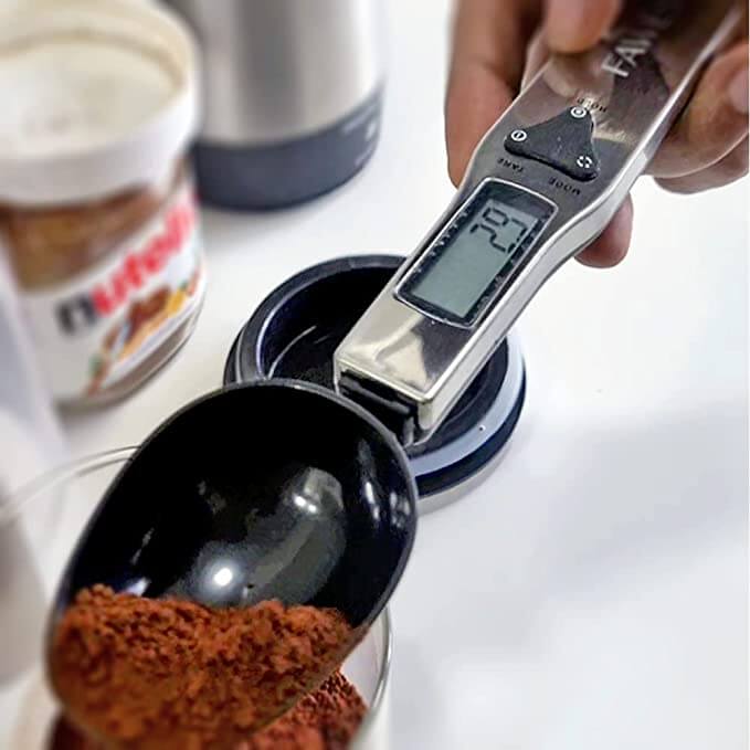Digital weight measuring spoon