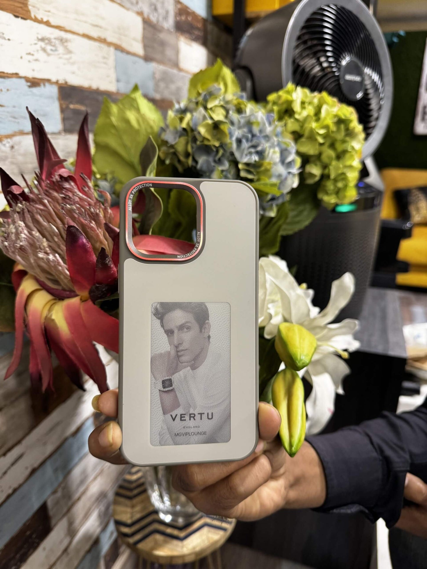 Smart Magic NFC iPhone photo Case - E Ink Technology - iPhone 16 series