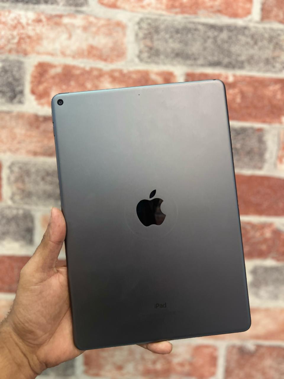 IPAD AIR OS 17.6.1  7th GEN 32GB(PREOWNED)